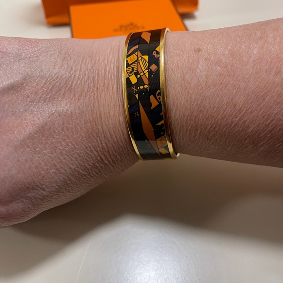 Hermès large astrologie nouvelle bracelet. EUC. Box, receipt bag and pouch - Picture 7 of 15